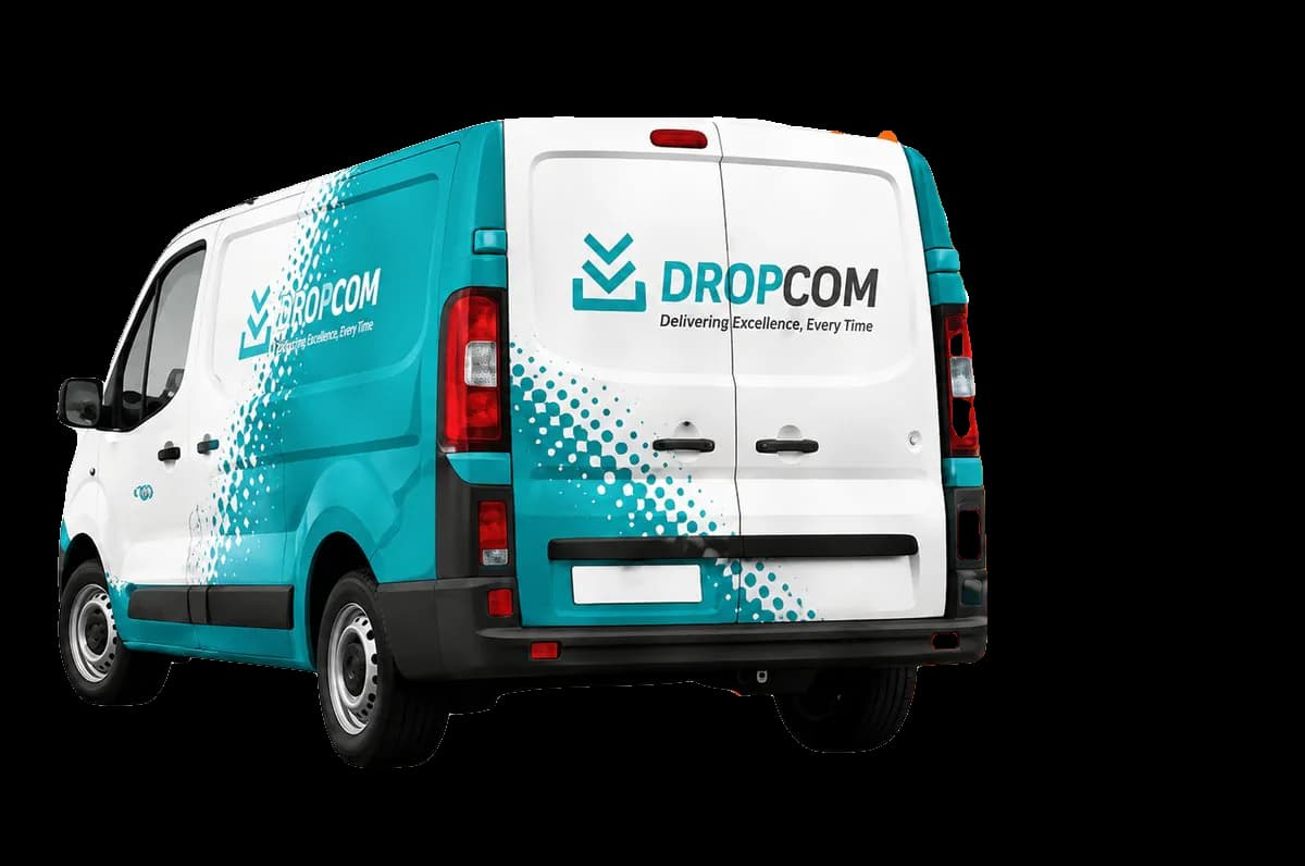 Véhicule utilitaire marqué aux couleurs Dropcom